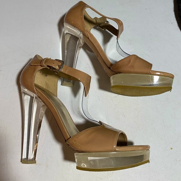 Stuart Weizmann platform pumps - Picture 1 of 4